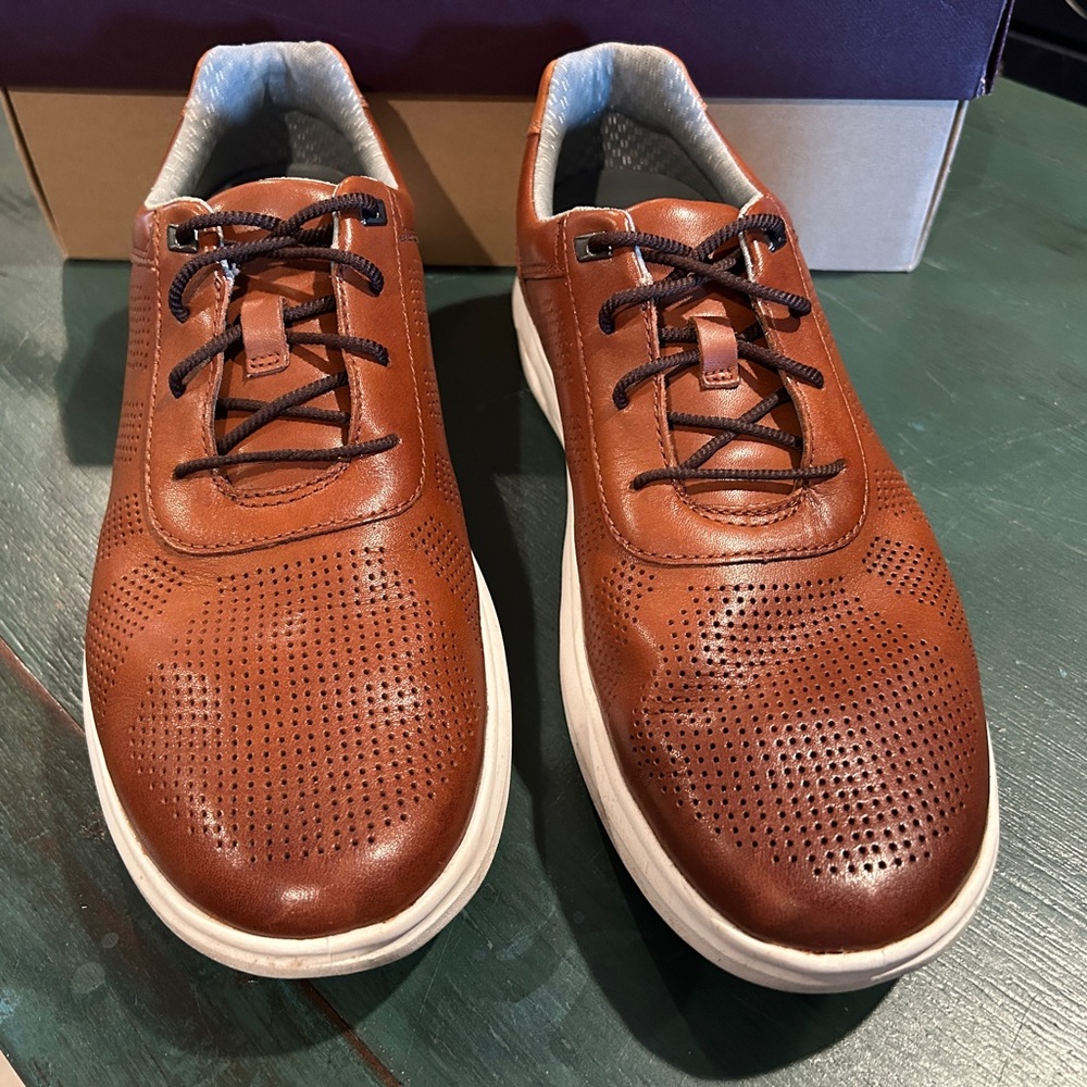 J&M 10-1/2 M Men's Activate Brown Leather Laceup Shoes EUC